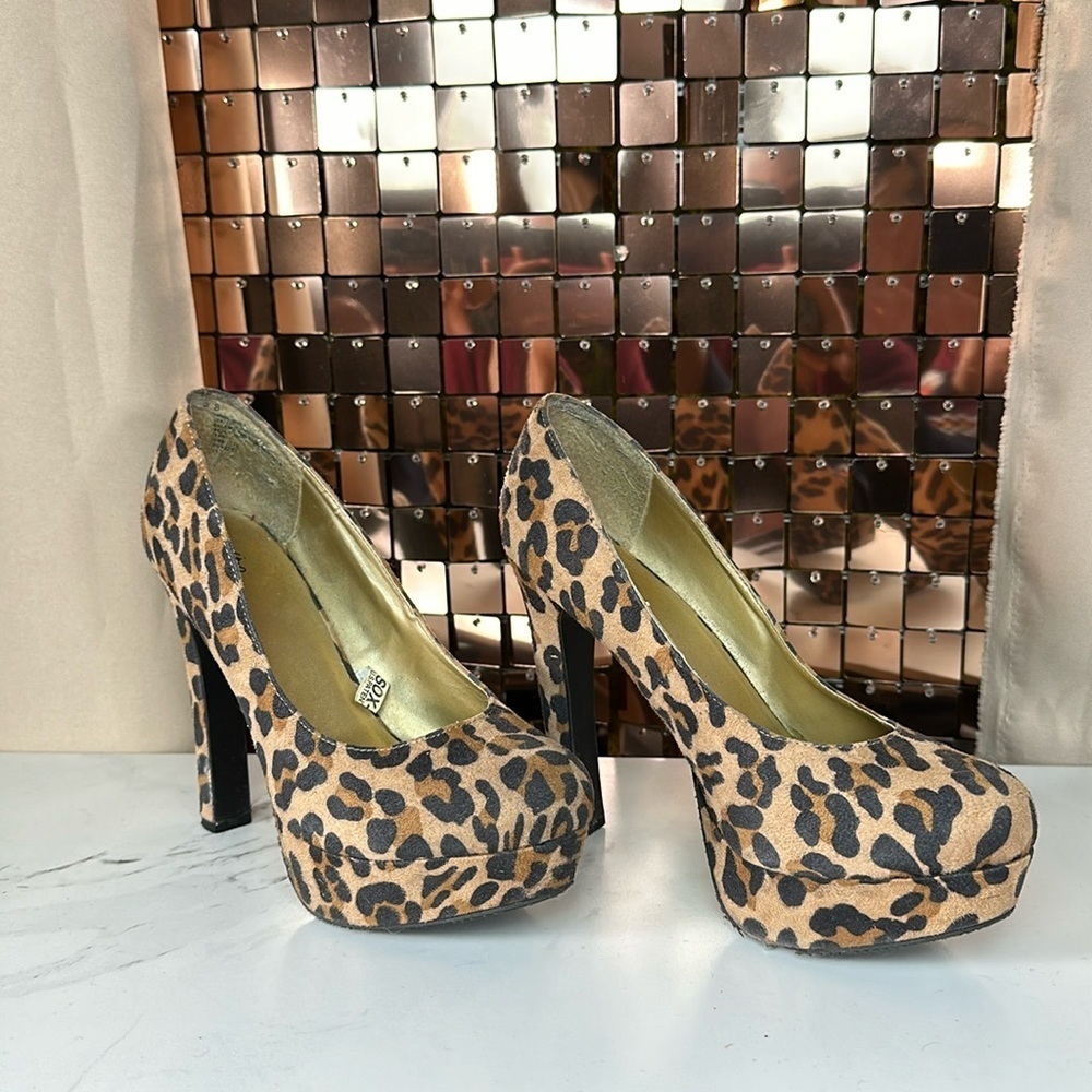 MOSSIMO Tan, Brown, Black Cheetah Print Faux Suede Heels Size 8